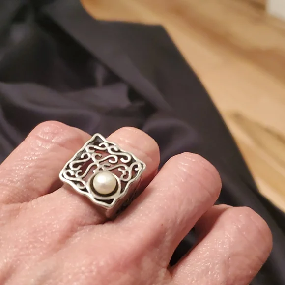 Ring - Picture 4 of 5